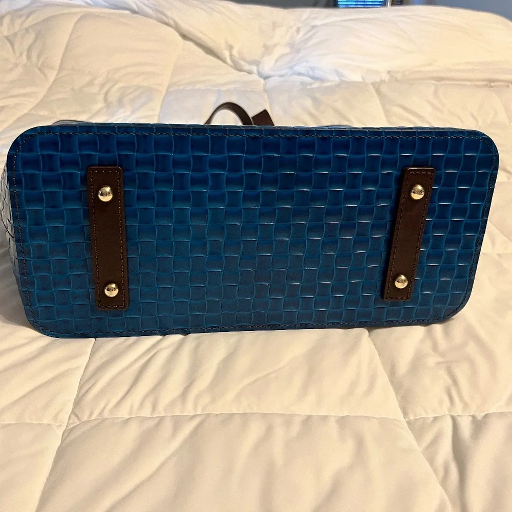 NWOT Dooney & Bourke Woven Embossed Blue Leather Shopper Tote with Wristlet - Picture 4 of 6